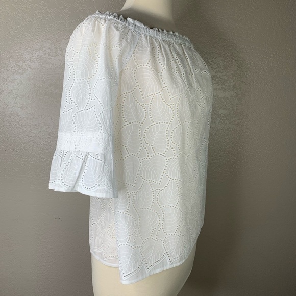 New Crown & Ivy White 3/4 Sleeve Woven Eyelet Top Bare Shoulders Size Medium - Picture 5 of 8
